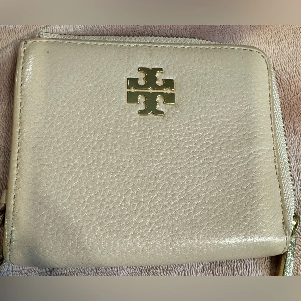Tory Burch Beige Leather Wallet EUC - Picture 1 of 3